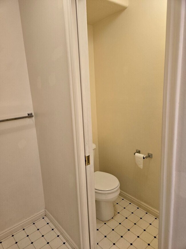 Building Photo - Beautiful Orem 2 bedroom condo