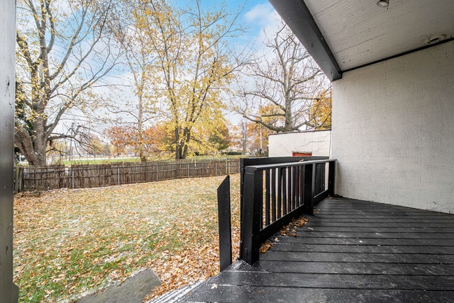 Building Photo - 1453 W 101st St