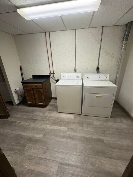 Laundry room - 4564 Ohio Ave