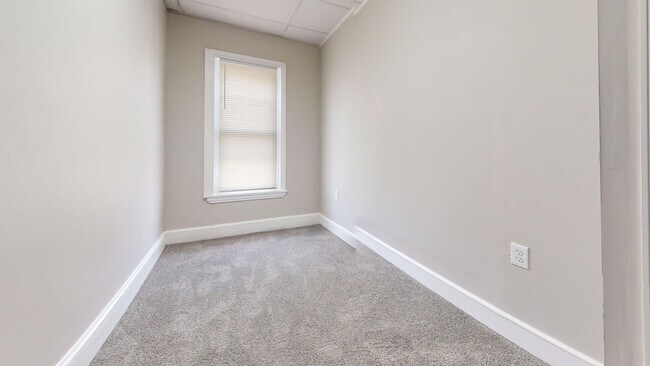 Building Photo - Updated 2-Bedroom Home with Bonus Room