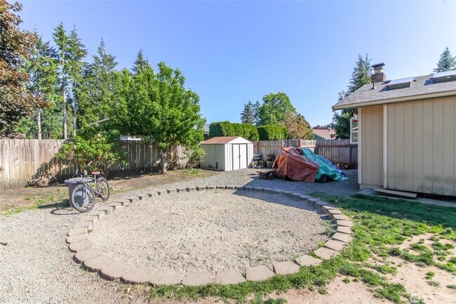 Building Photo - 15103 Westmore Dr E