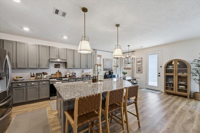 Building Photo - 25227 Sierra Mnr Ct