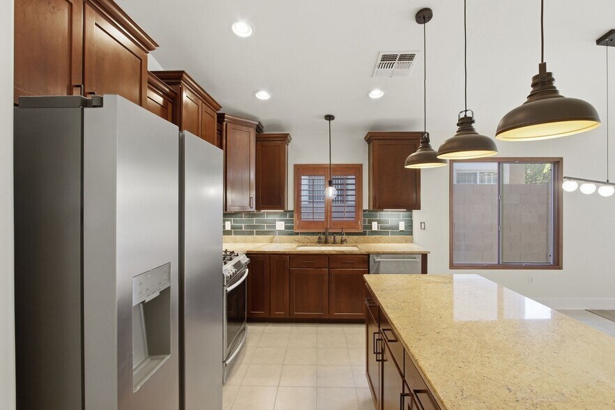 Building Photo - 114 S Beyerville Pl