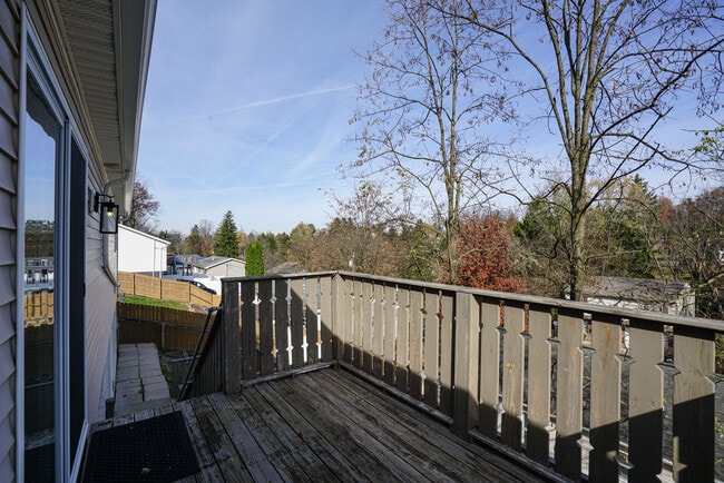 Building Photo - 256 Spring St