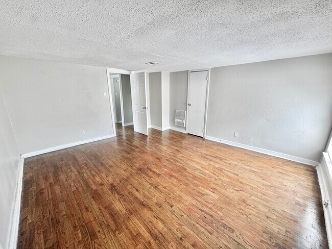 Building Photo - 1707 Glenview Ave