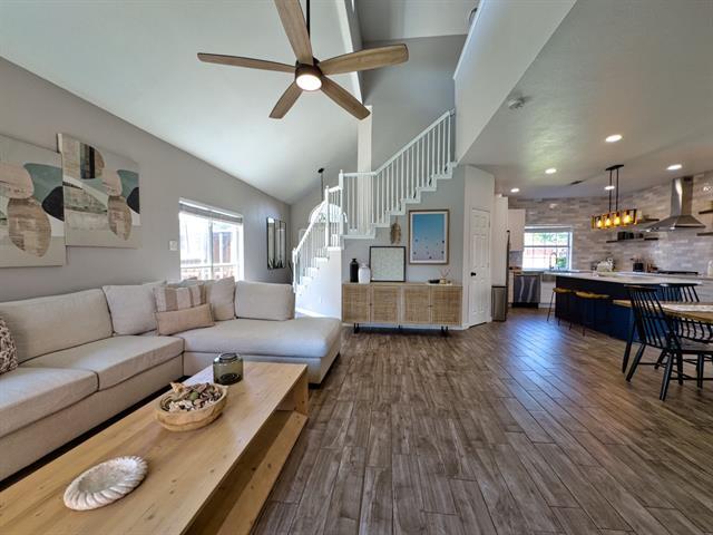 Building Photo - 1402 Stone Canyon Way
