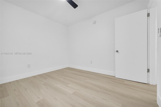 Building Photo - 12101 NE 6th Ave