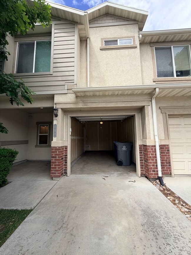 Building Photo - PAY NOTHING UNTIL AUGUST 1ST- 3 Bed, 2.5 Bath Townhome in Pleasant Grove