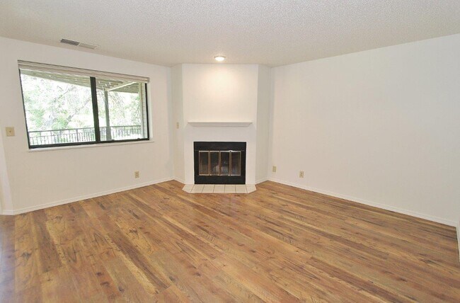 Building Photo - 3695 S Gekeler Ln