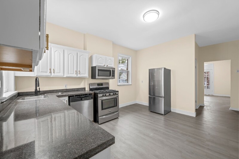 Building Photo - 4935 Hummelsheim Ave