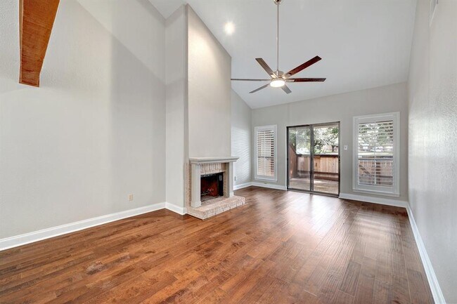 Building Photo - 7211 Lakewood Dr