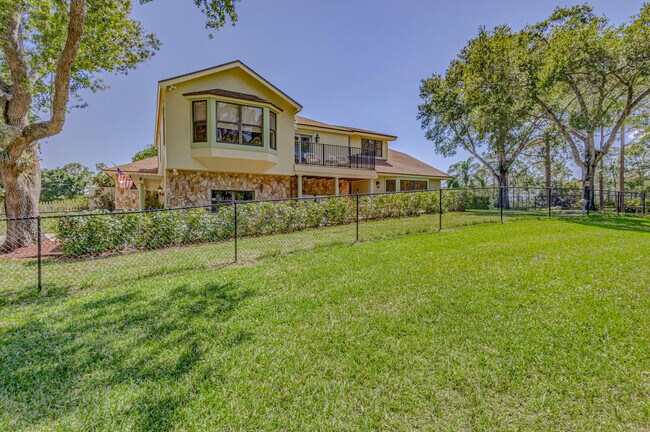 Building Photo - 1900 SE Ranch Rd S