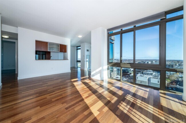 Building Photo - 175 Huguenot St