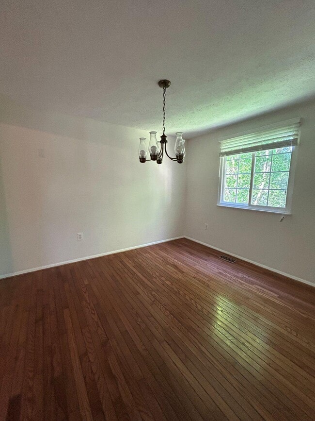 Building Photo - 16542 Sioux Ln