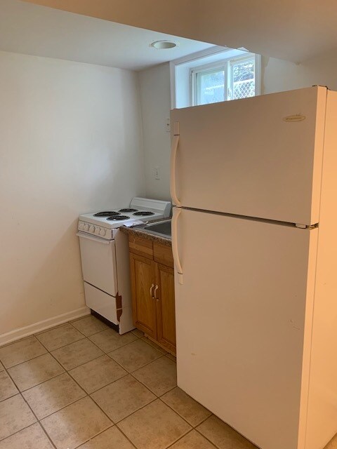 Kitchenette - 2208 Vermont Ave