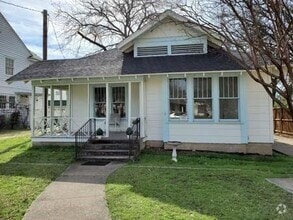 Building Photo - 921 W Oak St