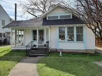 Building Photo - 921 W Oak St