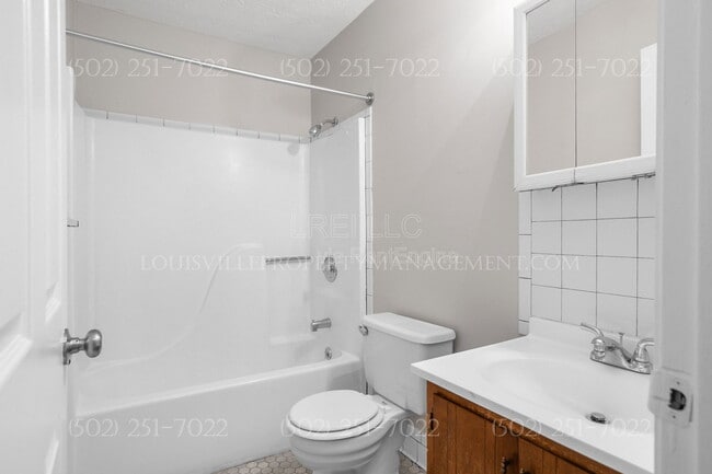 Building Photo - 621 Westport Rd