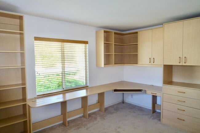 Building Photo - Third-Acre of Serenity