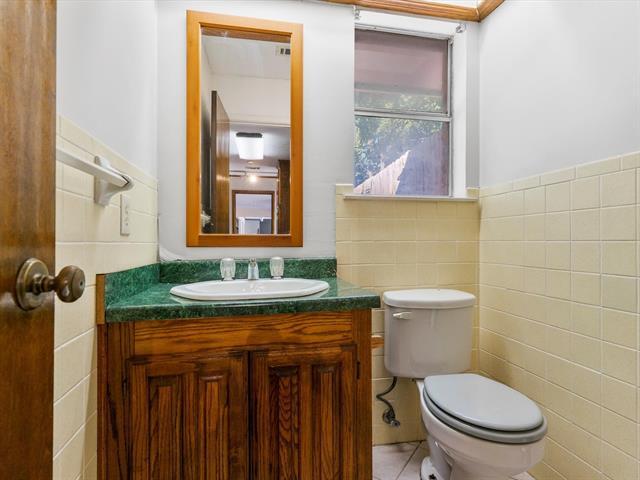 Building Photo - 1004 Overhill Dr