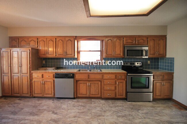 Building Photo - Bedrooms on the Main Level w/ Finished Wal...