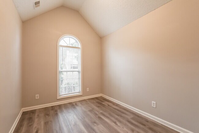 Building Photo - 173 Revolutionary Dr