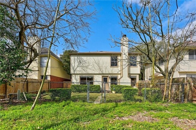 Building Photo - Great 4 bed 2.5 bath on Greenbelt