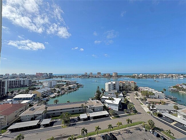 Building Photo - 400 Island Way