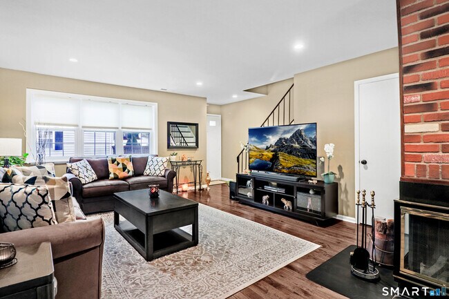 Building Photo - 14 1/2 Fairview Ave