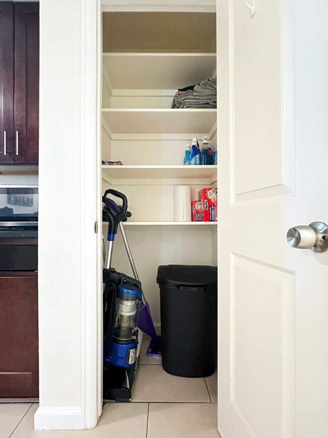 Building Photo - 1430 Pierce St