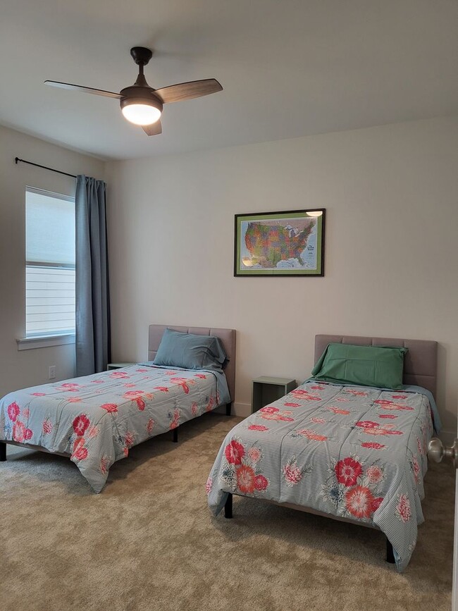 Building Photo - Spacious 3 bedroom in Mayes Hall Community