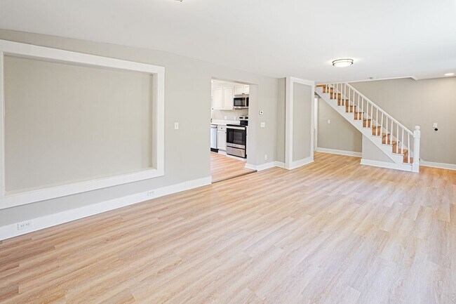 Building Photo - 621 Main St