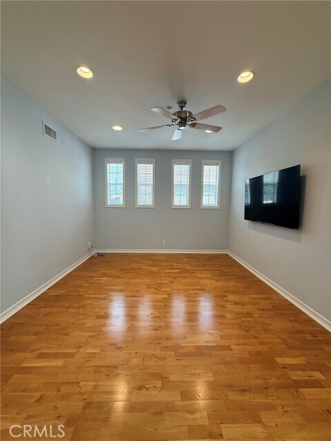 Building Photo - 3 New Dawn