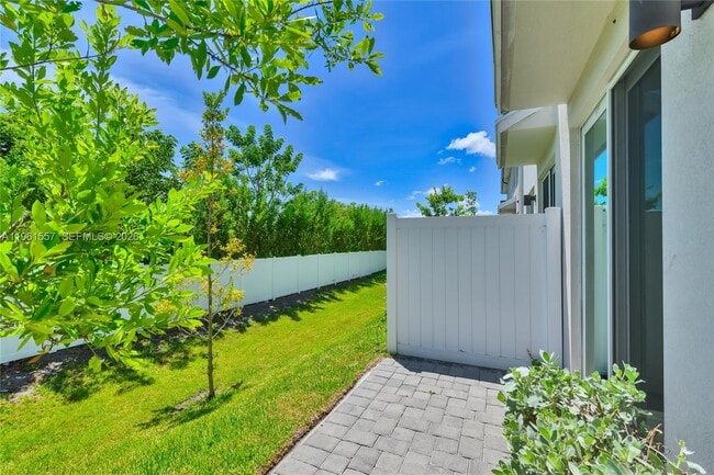 Building Photo - 3506 Joshua Tree St