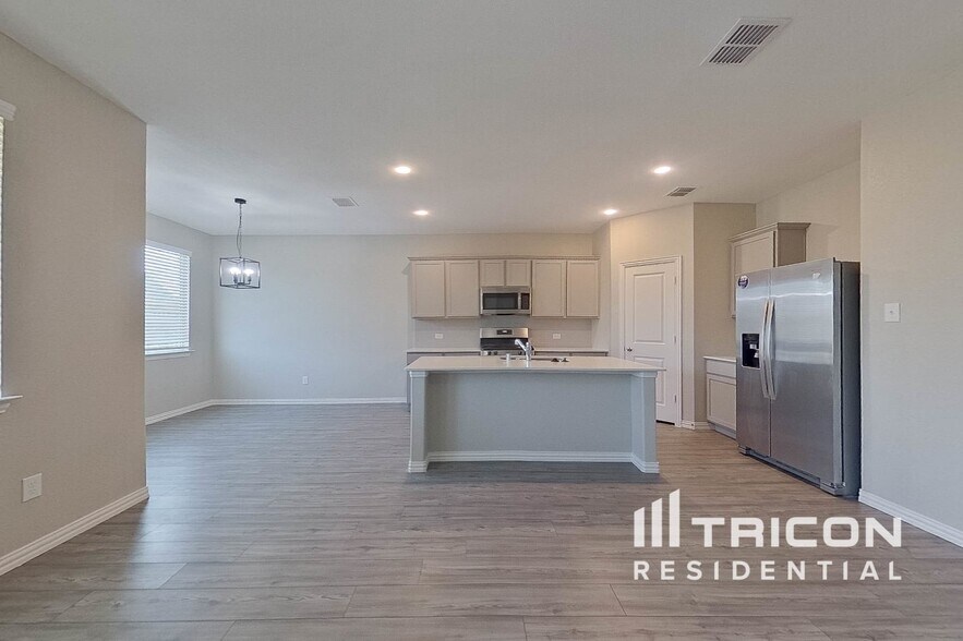 Building Photo - 2513 Starwater Dr
