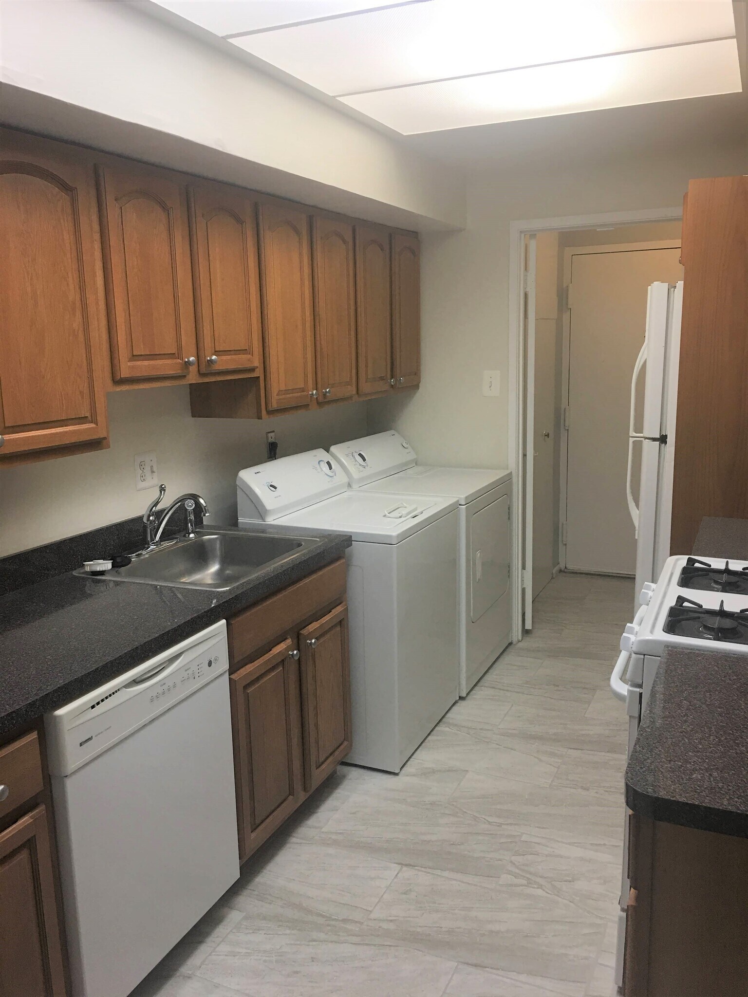 Building Photo - 10241 Prince Pl