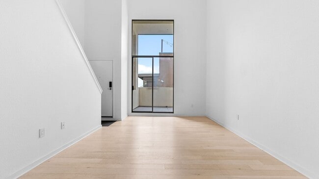 Building Photo - Beautiful 2Br/2Ba Townhome In Little Italy With Views Of The Bay! 3D Tour Link in Description Below!