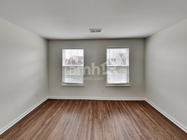 Building Photo - 2215 Ambergate Dr