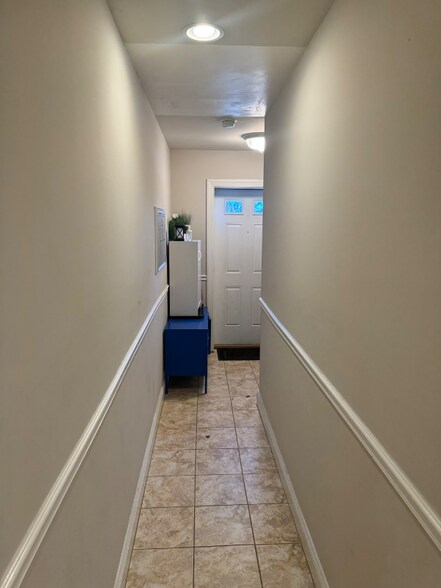 Building Photo - 308 18th Pl NE