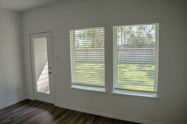 Building Photo - 5746 Hampton Vly Dr