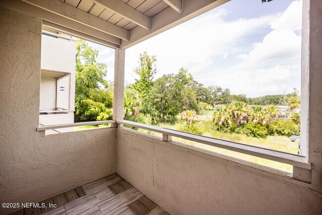 Building Photo - 1307 River Hills Cir E