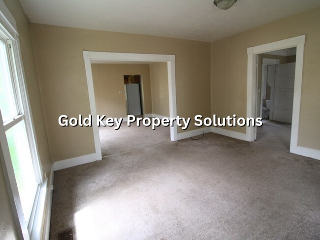 Building Photo - Attractive 2 BR 1 BA House with Central Air and Huge Front Porch (SECTION 8 APPROVED)