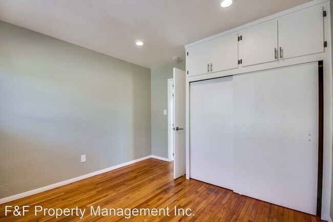 Building Photo - 2026-2034 Meade Ave