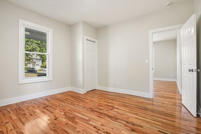 Building Photo - 10 Perry Hill Rd