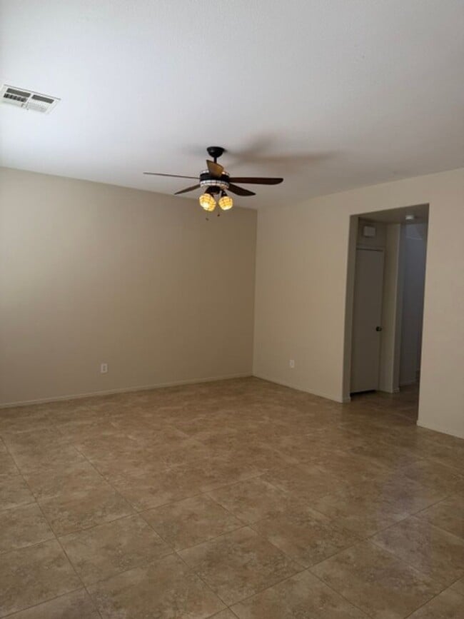 Building Photo - 2823 Dalsetter Dr