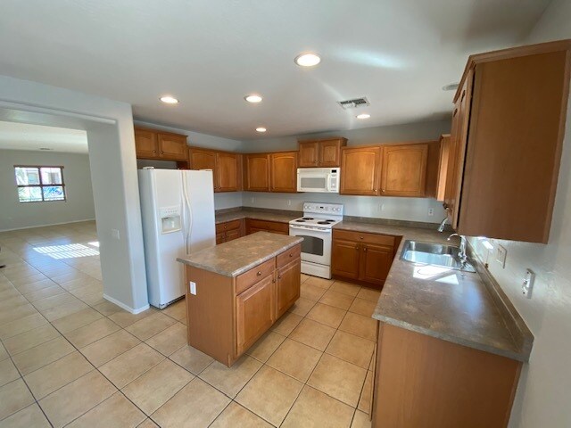 Building Photo - 43584 W Arizona Ave