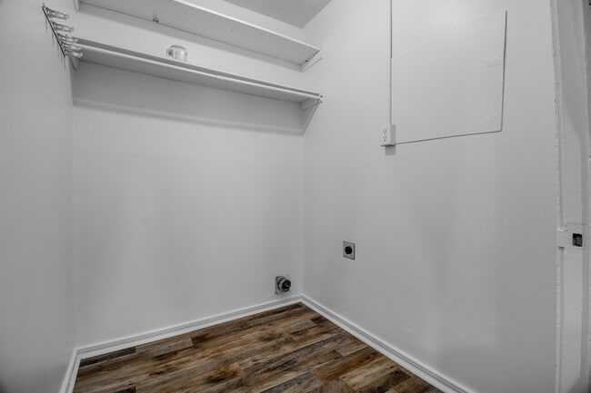 Building Photo - 1613 Nix St