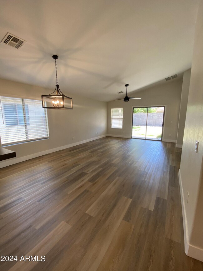 Building Photo - 1755 W Desert Canyon Dr