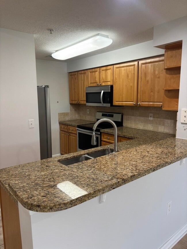 Building Photo - 2050 Alta Meadows Ln