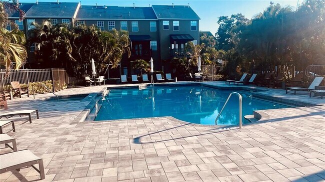 Building Photo - 2915 Pointeview Dr